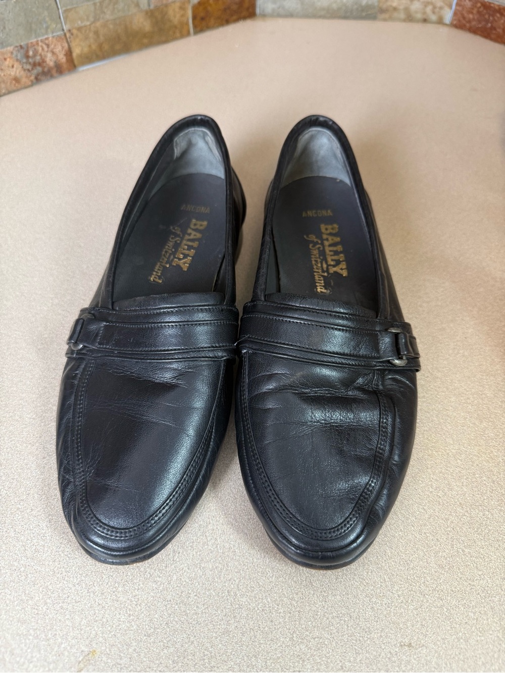 Vintage Bally of Switzerland Black Leather Moc Toe Loafers Men’s 6 / Women’s 7.5